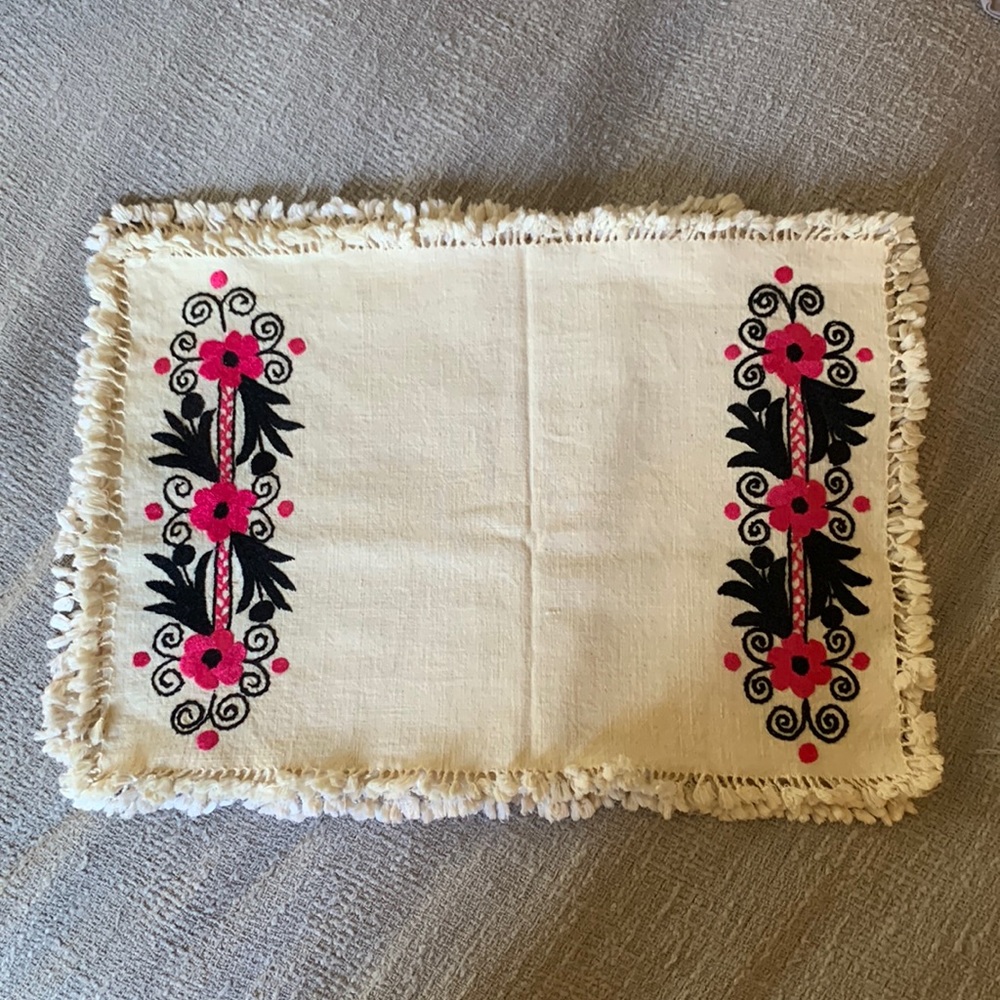 Set of 4 Vintage Floral Placemats!!